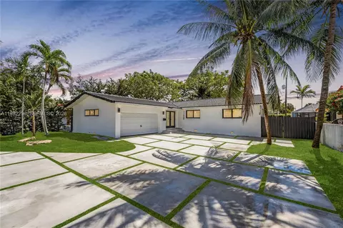 11660 Canal Dr, North Miami, FL 33181
