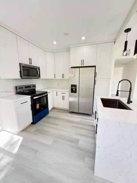 3515 NW 213th St, Miami Gardens, FL 33056
