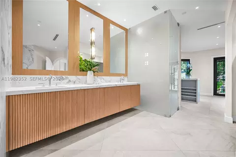 Bath - 2905 Paddock Rd, Weston, FL 33331 photo 3 of 3