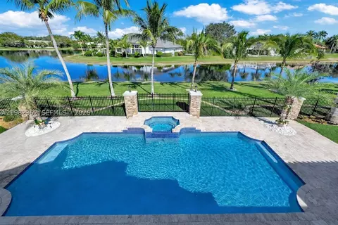 Exterior - 2905 Paddock Rd, Weston, FL 33331 photo 3 of 12