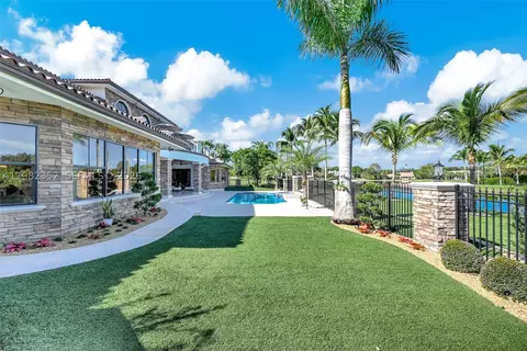 Exterior - 2905 Paddock Rd, Weston, FL 33331 photo 7 of 12