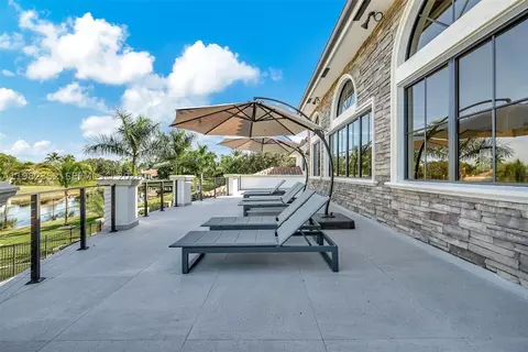 Exterior - 2905 Paddock Rd, Weston, FL 33331 photo 8 of 12