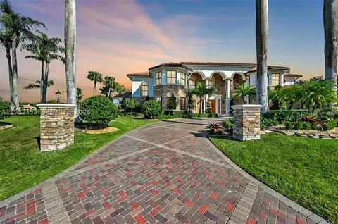 Exterior - 2905 Paddock Rd, Weston, FL 33331 photo 12 of 12