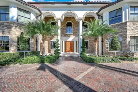 Exterior - 2905 Paddock Rd, Weston, FL 33331 photo 10 of 12