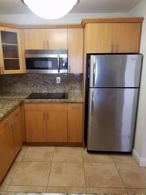 9682 Fontainebleau Blvd #202, Miami, FL 33172