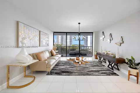 3731 N Country Club Dr #521, Aventura, FL 33180