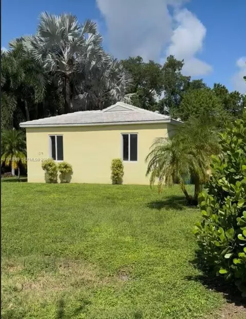 1015 NE 112th St, Biscayne Park, FL 33161