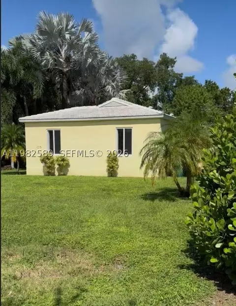 1015 NE 112th St, Biscayne Park, FL 33161