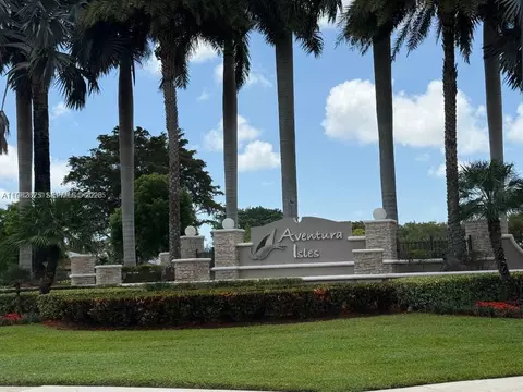 424 NE 194th Ter, Miami, FL 33179
