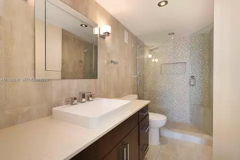 Bath - 145 SE 25th Rd #502, Miami, FL 33129 photo 2 of 2