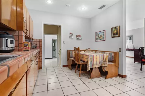 Kitchen - 4660 W 9th Ave, Hialeah, FL 33012 photo 1 of 3