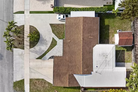 View/Area - 4660 W 9th Ave, Hialeah, FL 33012 photo 3 of 14