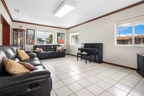 Living - 4660 W 9th Ave, Hialeah, FL 33012 photo 4 of 4