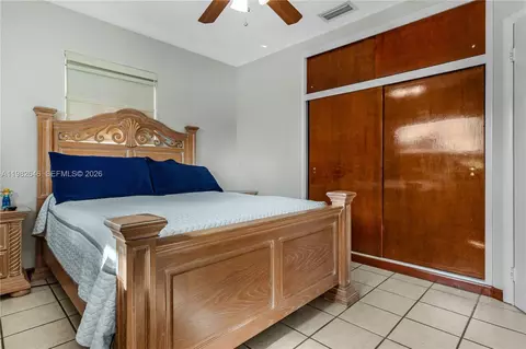 Bedroom - 4660 W 9th Ave, Hialeah, FL 33012 photo 4 of 8
