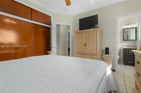 Bedroom - 4660 W 9th Ave, Hialeah, FL 33012 photo 6 of 8