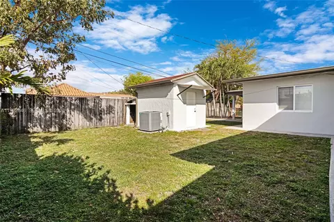 Exterior - 4660 W 9th Ave, Hialeah, FL 33012 photo 8 of 9