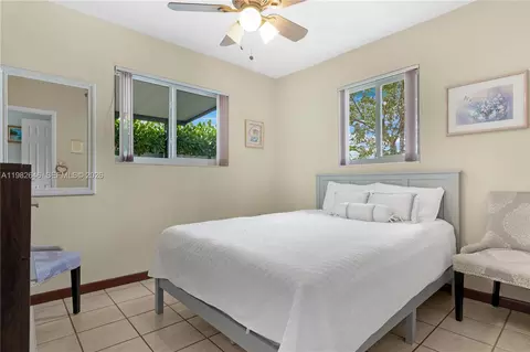 Bedroom - 4660 W 9th Ave, Hialeah, FL 33012 photo 2 of 8