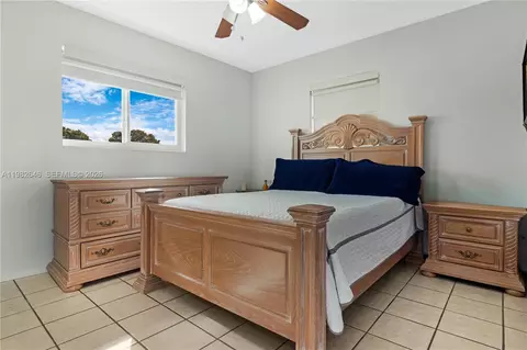 Bedroom - 4660 W 9th Ave, Hialeah, FL 33012 photo 5 of 8