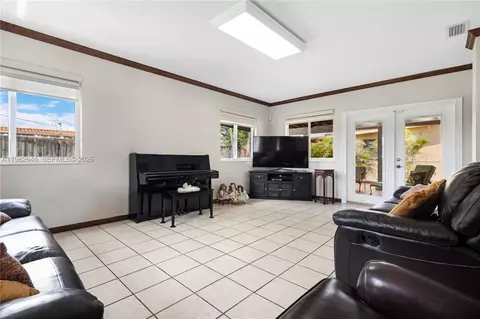 Living - 4660 W 9th Ave, Hialeah, FL 33012 photo 3 of 4