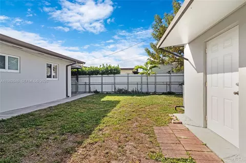 Exterior - 4660 W 9th Ave, Hialeah, FL 33012 photo 4 of 9