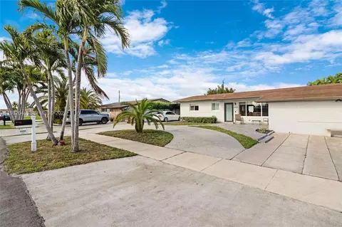 Exterior - 4660 W 9th Ave, Hialeah, FL 33012 photo 9 of 9