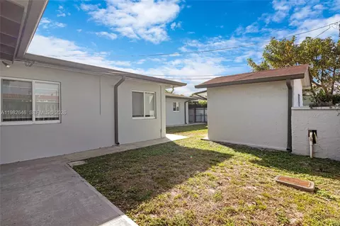 Exterior - 4660 W 9th Ave, Hialeah, FL 33012 photo 6 of 9