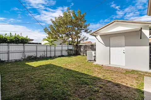 Exterior - 4660 W 9th Ave, Hialeah, FL 33012 photo 5 of 9