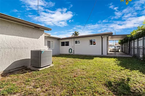 Exterior - 4660 W 9th Ave, Hialeah, FL 33012 photo 7 of 9