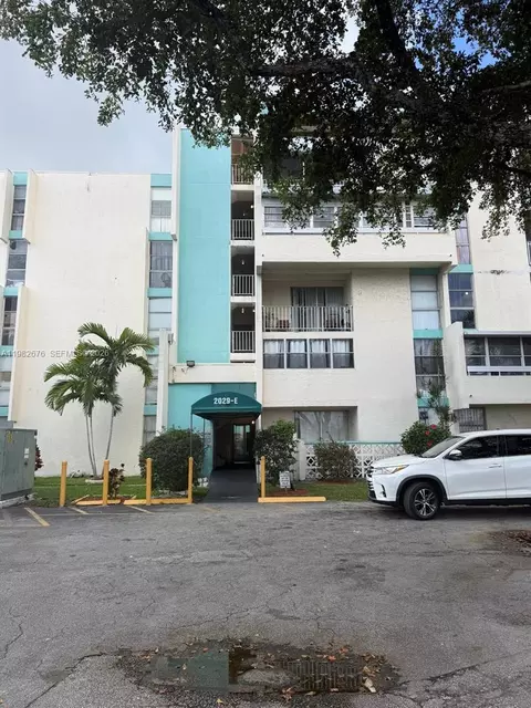 2029 NW 46th Ave #E305, Lauderhill, FL 33313