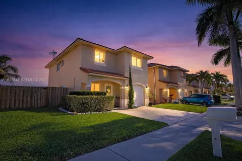 8957 SW 214th St, Cutler Bay, FL 33189