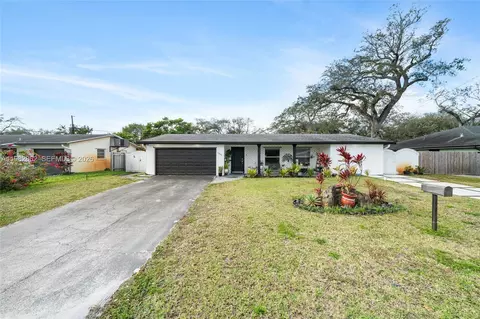 1040 SW 66th Ave, Pembroke Pines, FL 33023