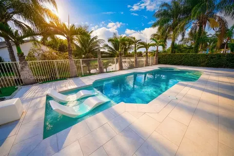 16334 SW 57th St, Miami, FL 33193