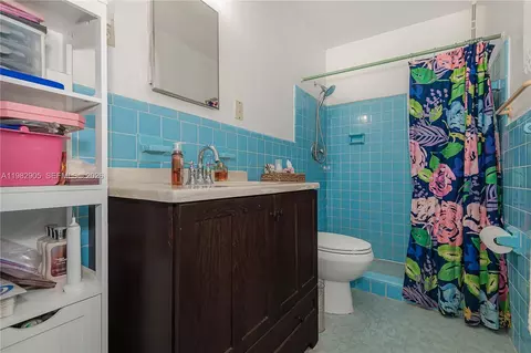 Bath - 5651 NW 3rd St, Miami, FL 33126 photo 3 of 3