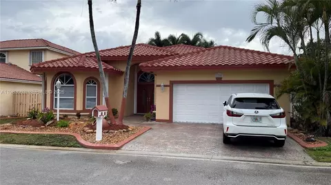 11581 SW 10th Ct, Pembroke Pines, FL 33025