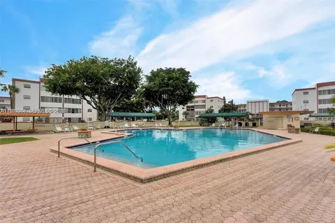 4270 NW 40th St #201, Lauderdale Lakes, FL 33319