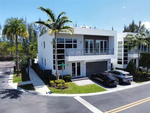 7475 NW 97th Ct, Doral, FL 33178