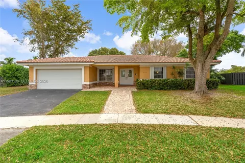 16623 Waters Edge Dr, Weston, FL 33326