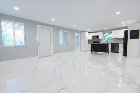 11 Judy Pl, Key Largo, FL 33037