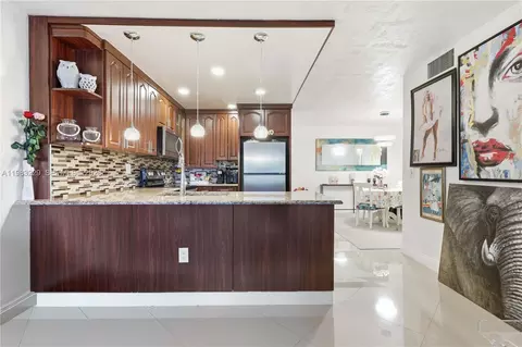 7100 NW 17th St #210, Plantation, FL 33313