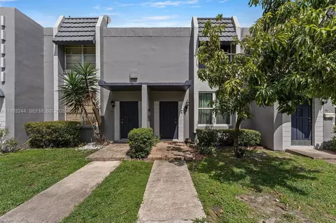 314 NE 142nd St #16C, Miami, FL 33161