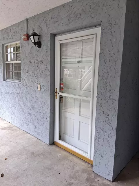 7556 Stirling Rd #123, Hollywood, FL 33024