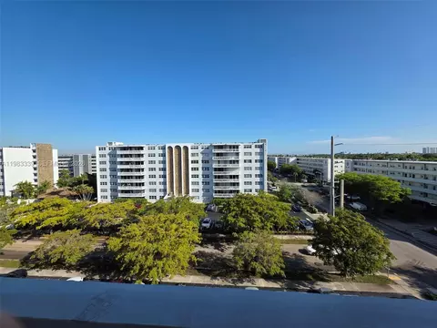 319 NE 14th Ave #702, Hallandale Beach, FL 33009