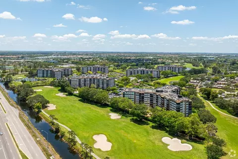 1000 E Saint Charles Pl #519, Pembroke Pines, FL 33026