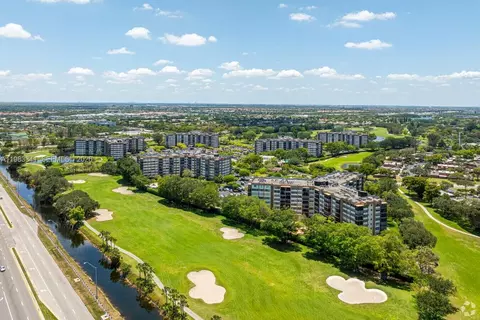 1000 E Saint Charles Pl #519, Pembroke Pines, FL 33026