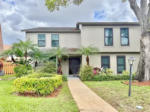 404 Sandtree Dr, Palm Beach Gardens, FL 33403