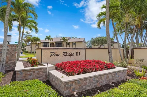 339 Pine Ridge Cir #D-1, Greenacres, FL 33463