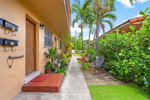 20 W 37th St, Hialeah, FL 33012