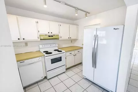 Kitchen - 1630 W 46th St #514B, Hialeah, FL 33012 photo 2 of 2