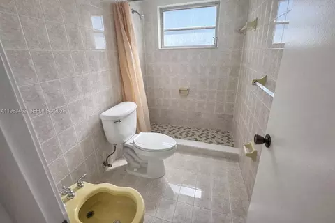Bath - 1630 W 46th St #514B, Hialeah, FL 33012 photo 1 of 4