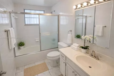 Bath - 1630 W 46th St #514B, Hialeah, FL 33012 photo 3 of 4